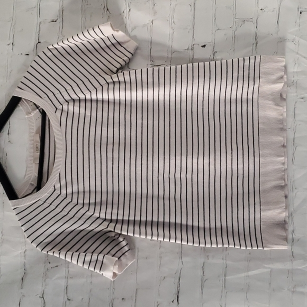 LOFT top sz XS striped black and‎ white